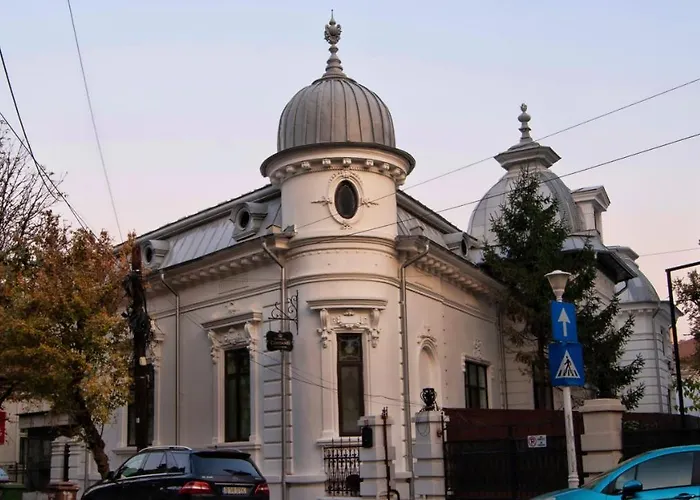 Conacul Coroanei Luxury Boutique