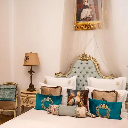 Conacul Coroanei Luxury Boutique ブカレスト