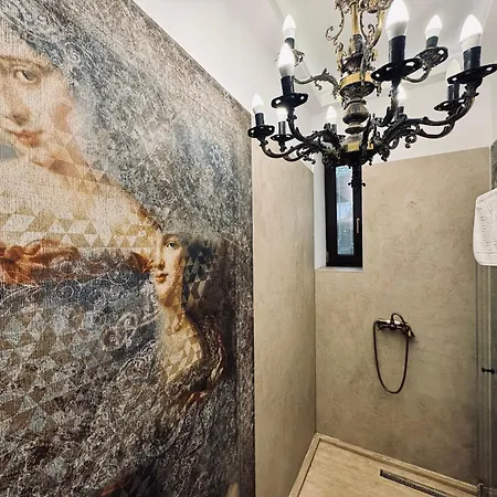 Conacul Coroanei Luxury Boutique