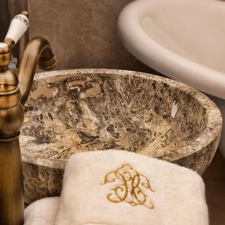 Conacul Coroanei Luxury Boutique 5* ブカレスト